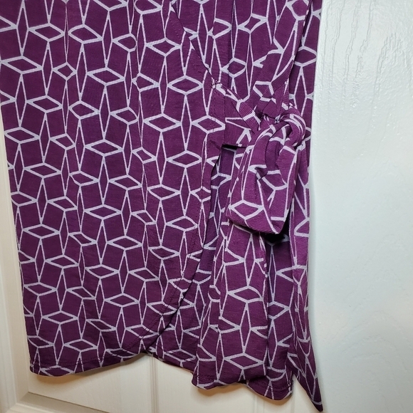 41 Hawthorn Faux Wrap Top Small Womens Sleeveless Purple Geometric Stretch - Picture 2 of 6